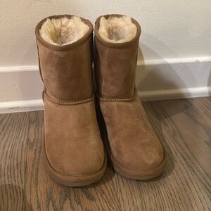 Like new Ugg Boots